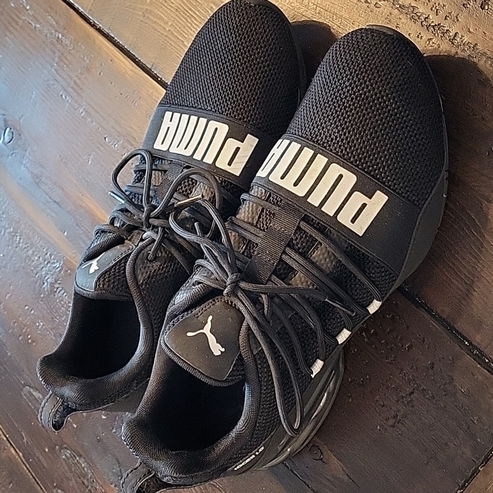 Puma Black and White Athletic shoes sz 9.5